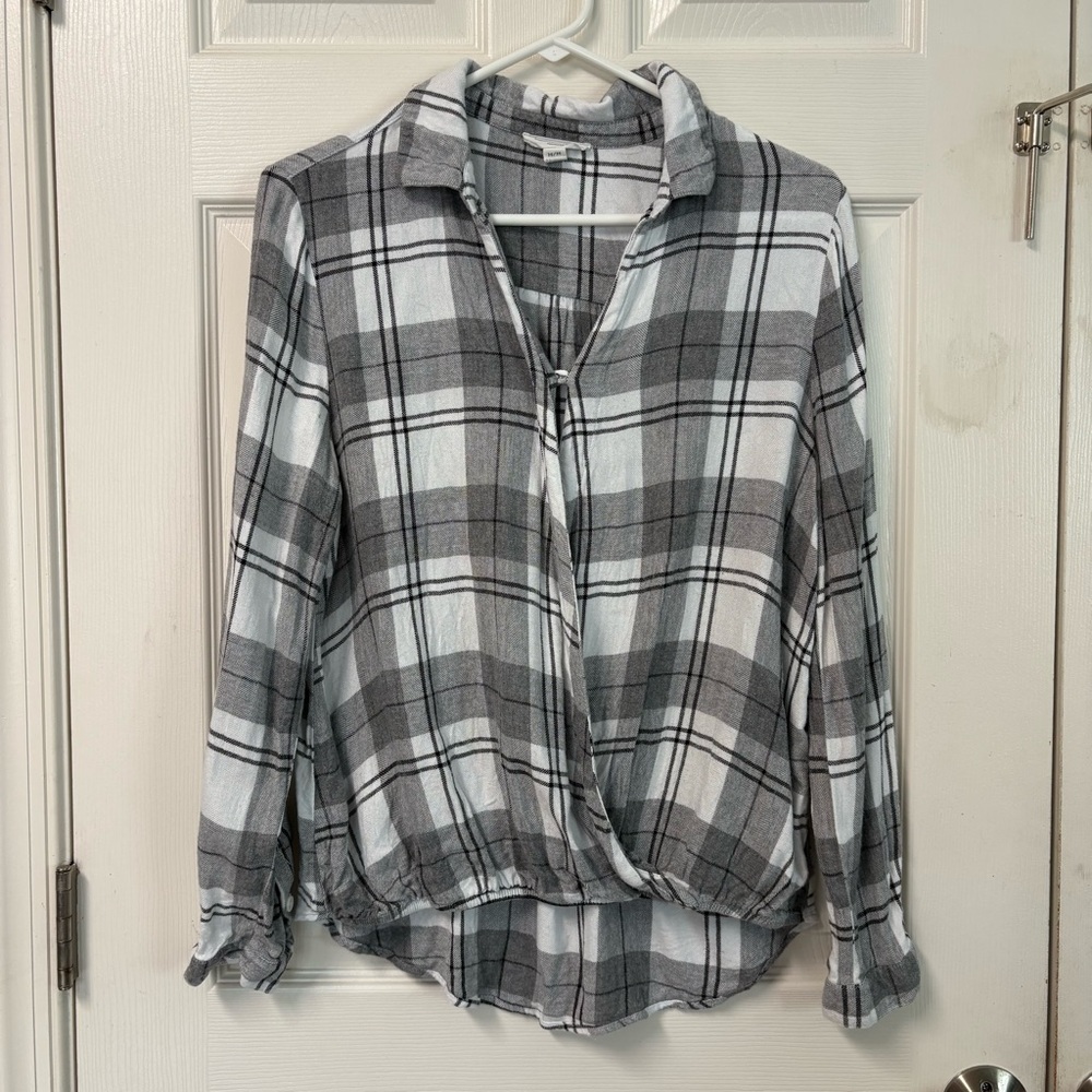 💜 3/$15. Beach lunch lounge shirt, women’s size M, plaid